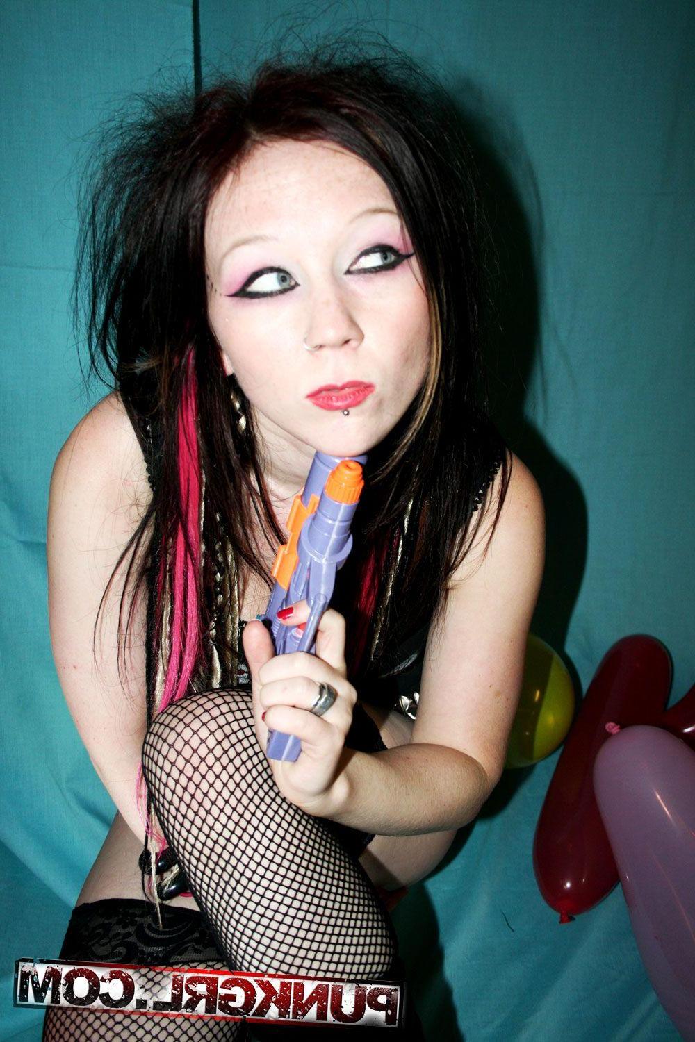 15P Pictures of teen punkl Charlie getting kinky with balloons
