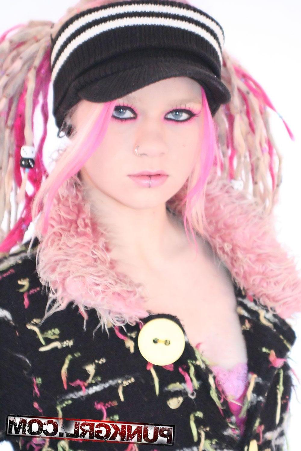 20P Pictures of teen punk Twinkle showing her titties