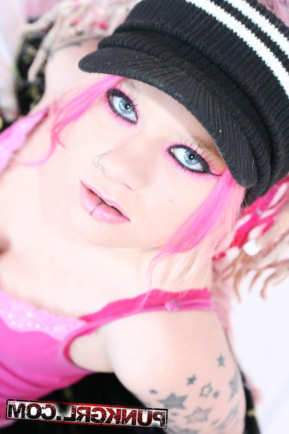 20P Pictures of teen punk Twinkle showing her titties