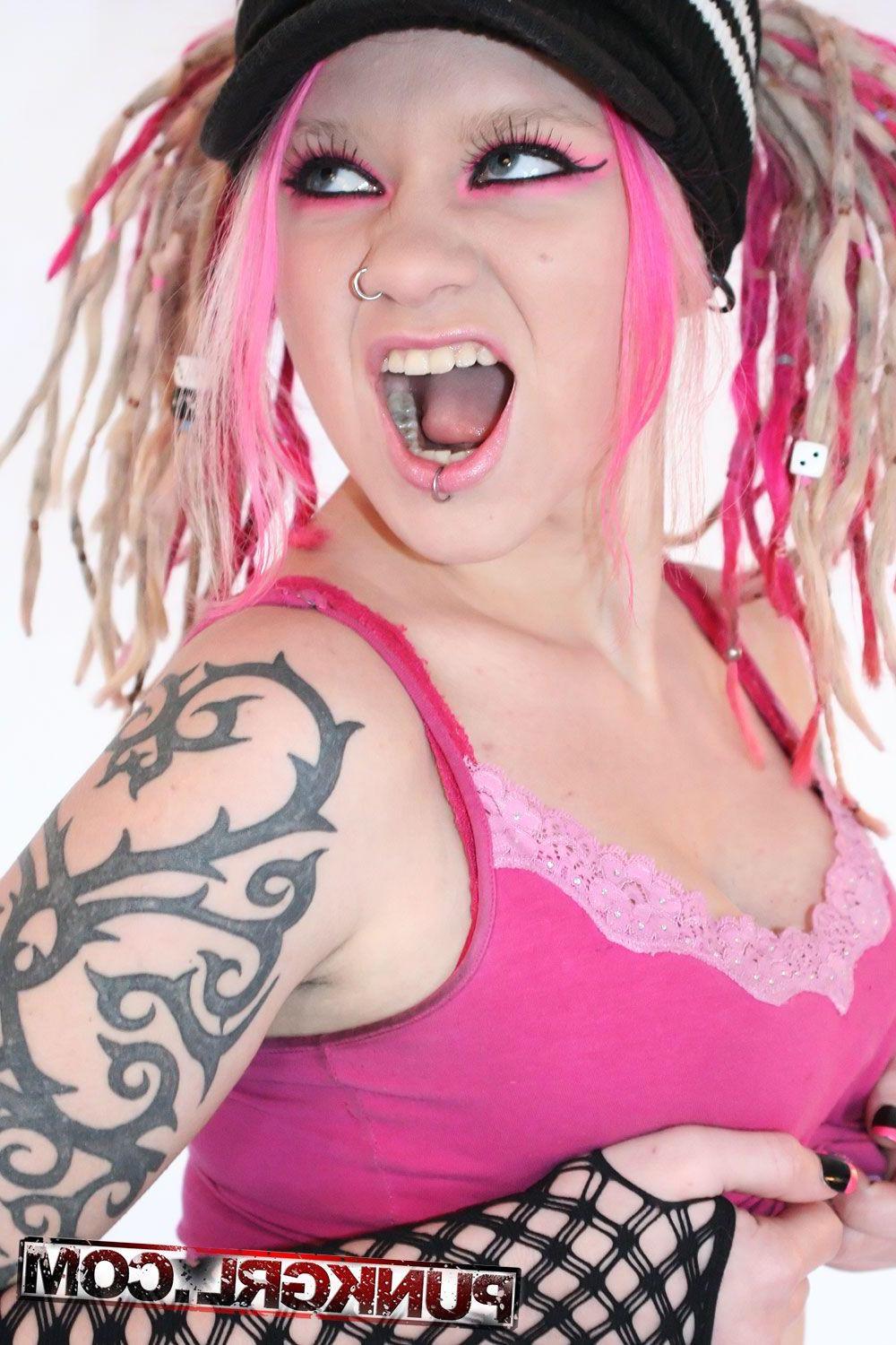20P Pictures of teen punk Twinkle showing her titties