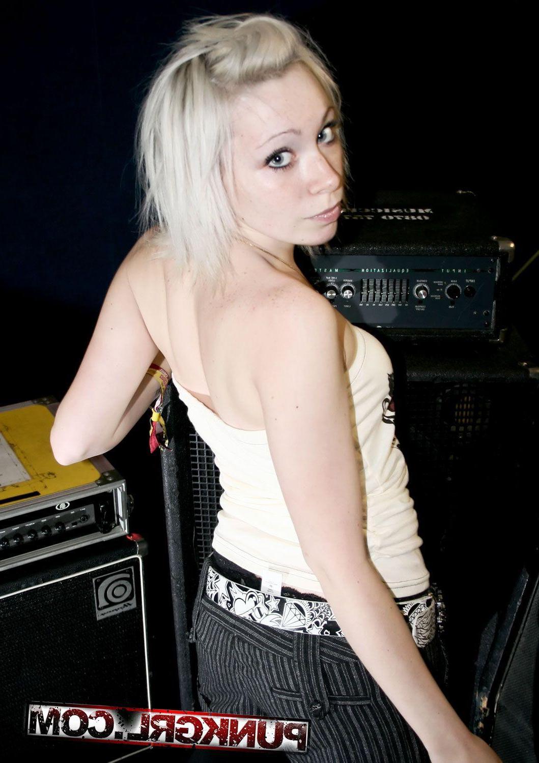 20P Pictures of punk teen Libby showing how hot she is