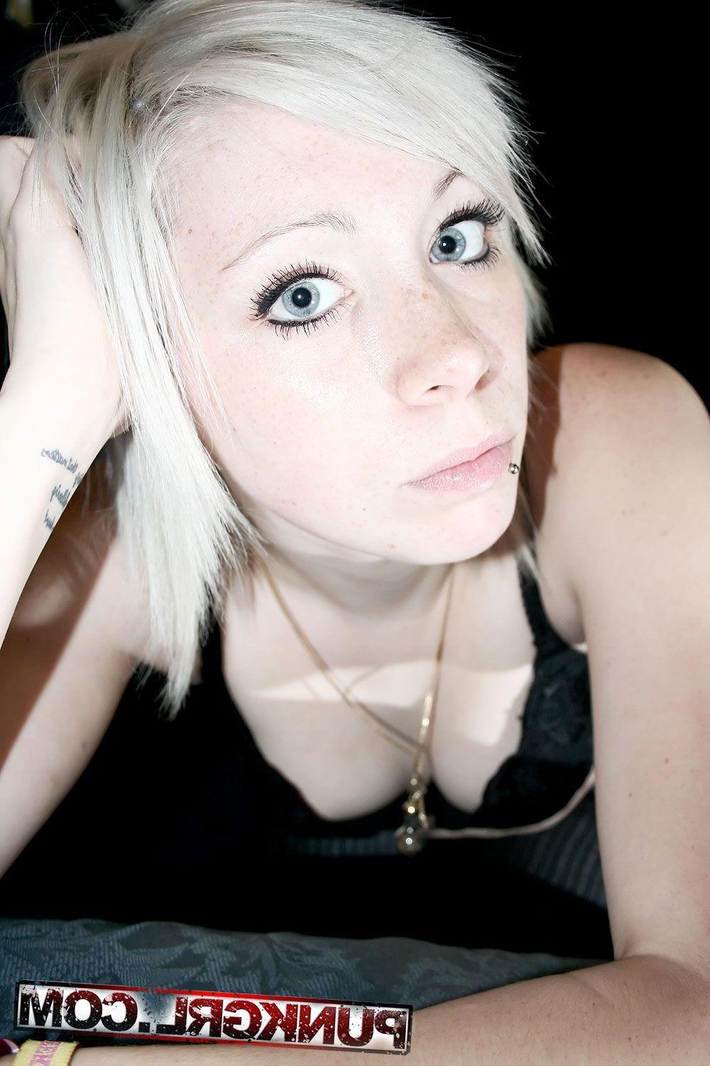 20P Pictures of punk teen Libby showing how hot she is