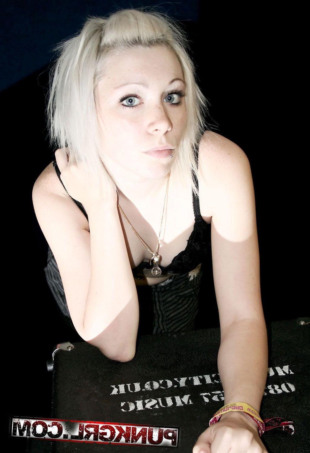 20P Pictures of punk teen Libby showing how hot she is