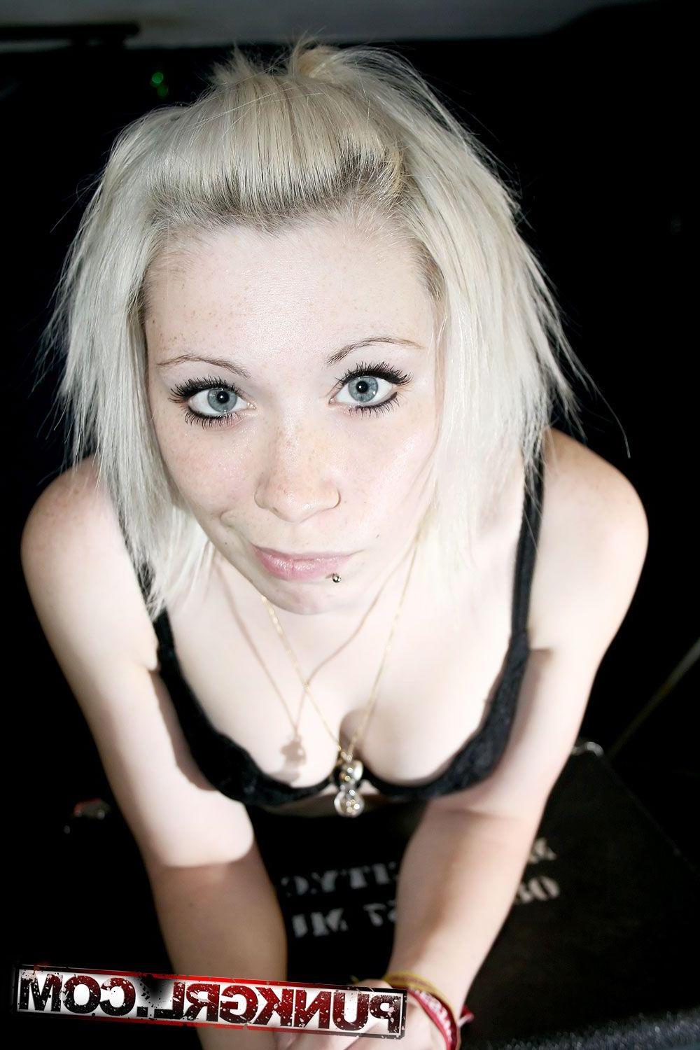 20P Pictures of punk teen Libby showing how hot she is