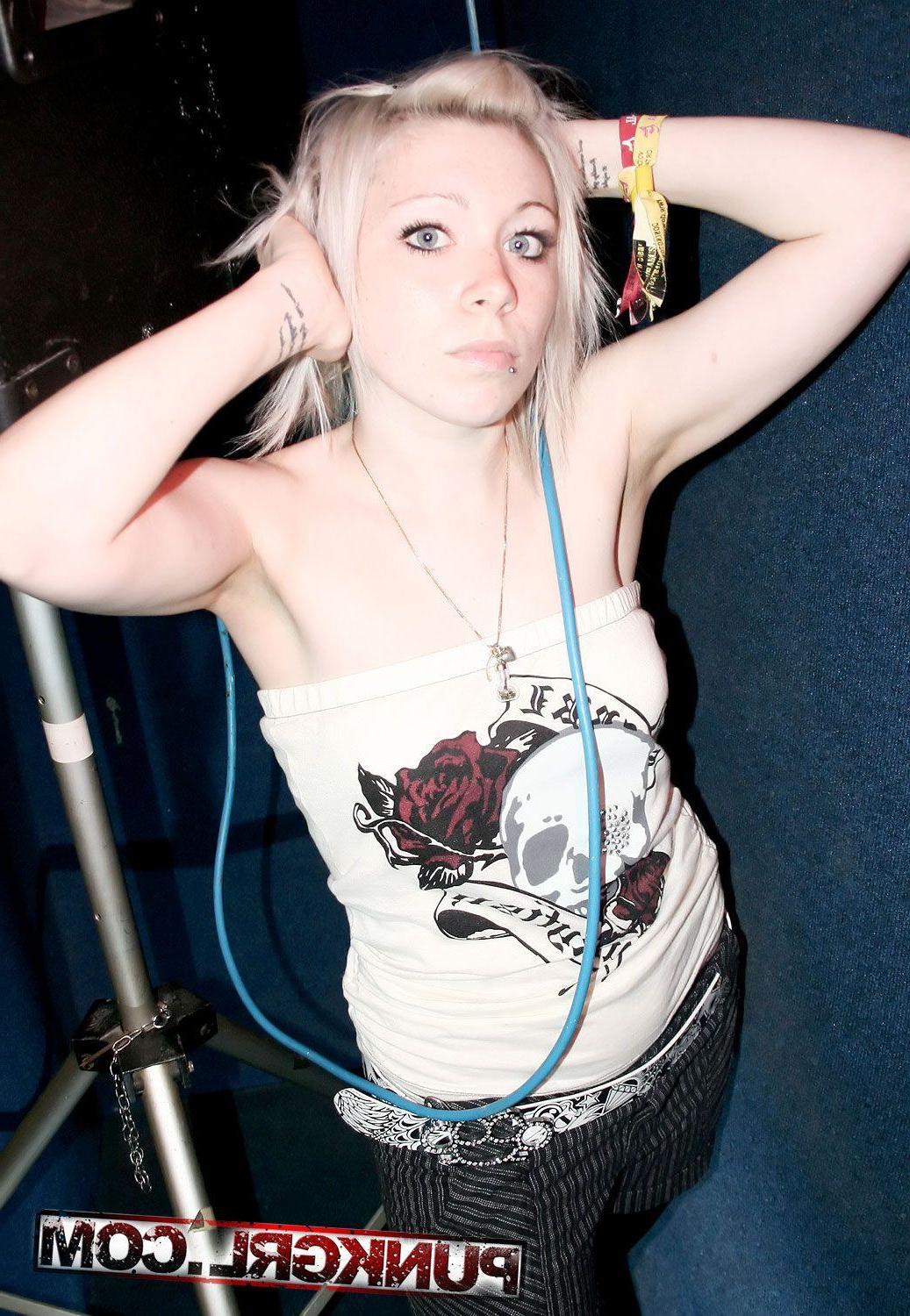 20P Pictures of punk teen Libby showing how hot she is