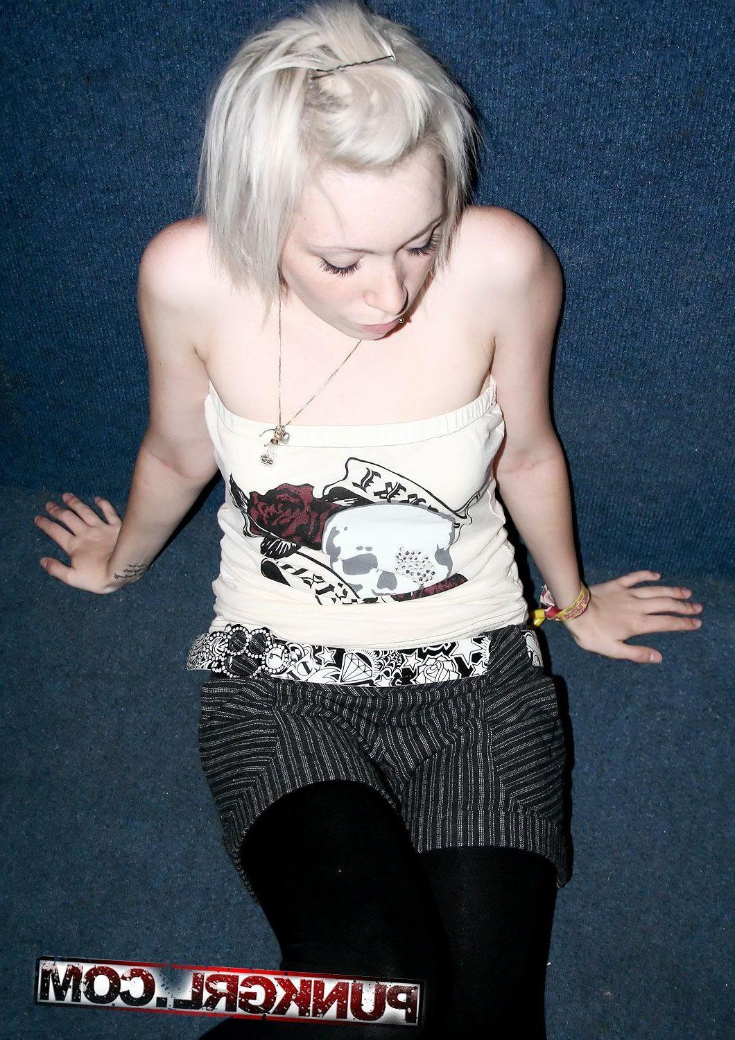 20P Pictures of punk teen Libby showing how hot she is