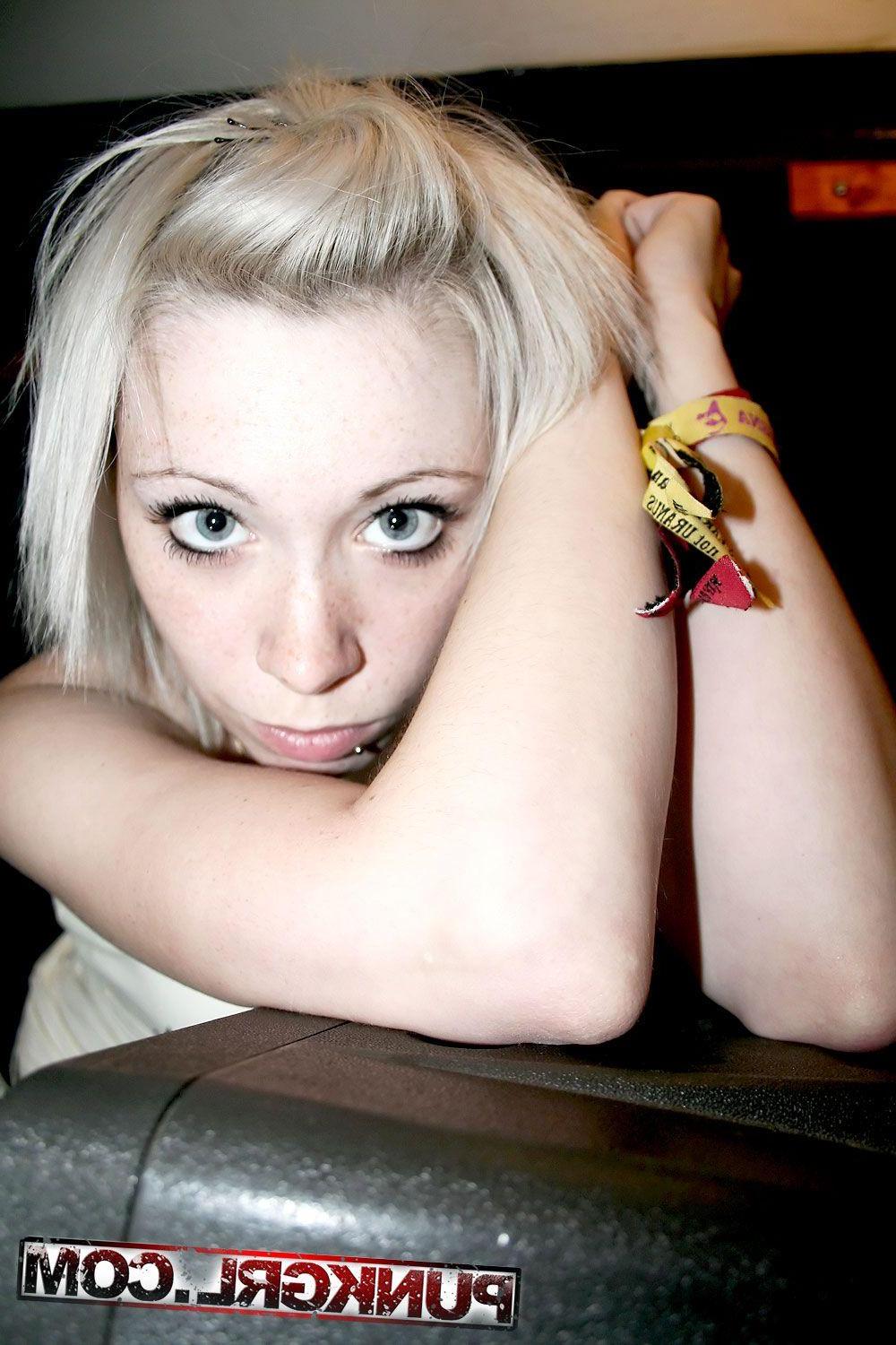 20P Pictures of punk teen Libby showing how hot she is