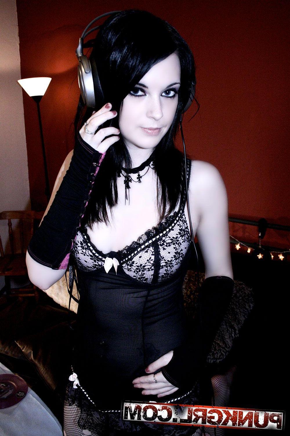 14P Pictures of punk teen Kimmy looking hot in her lingerie