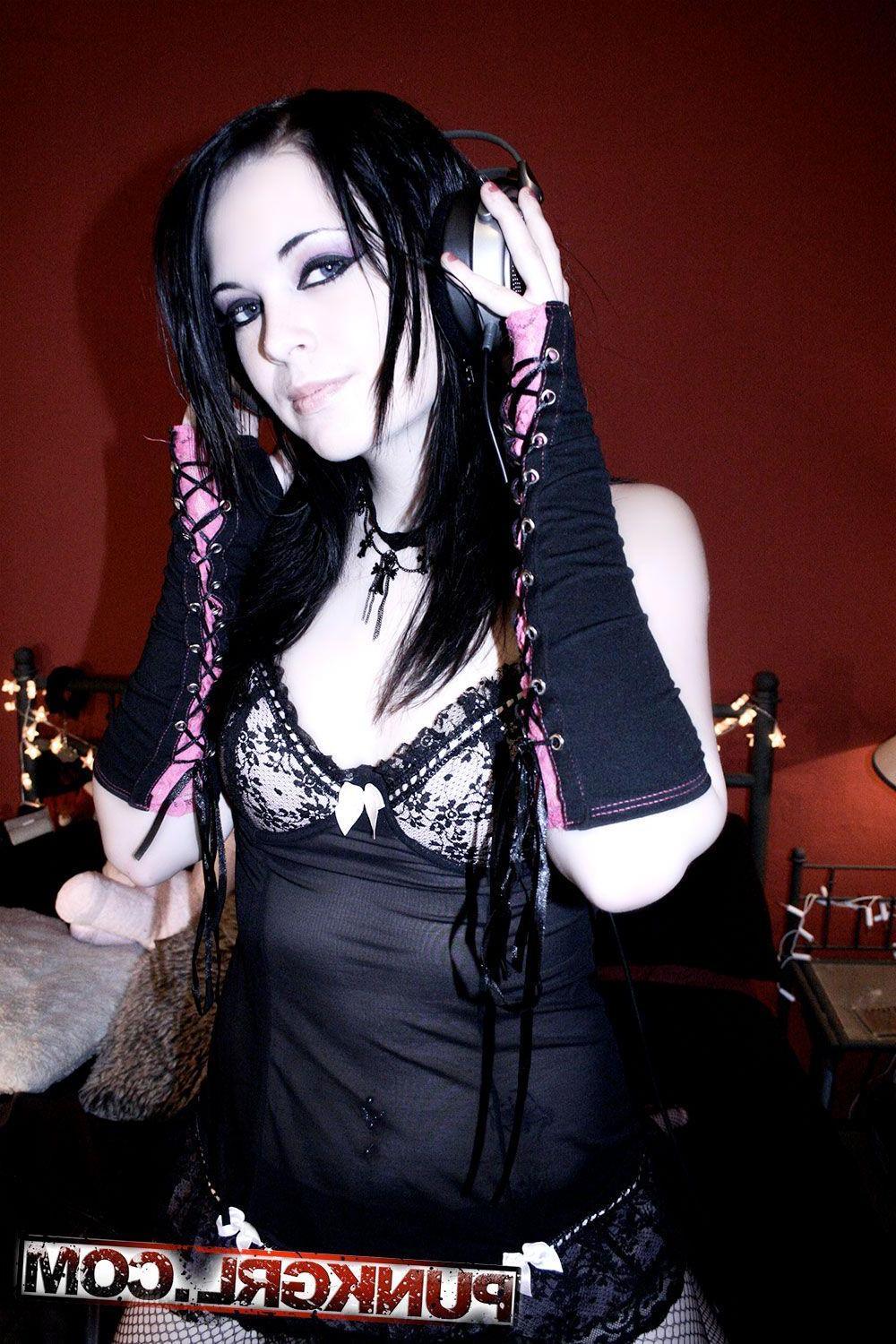 14P Pictures of punk teen Kimmy looking hot in her lingerie
