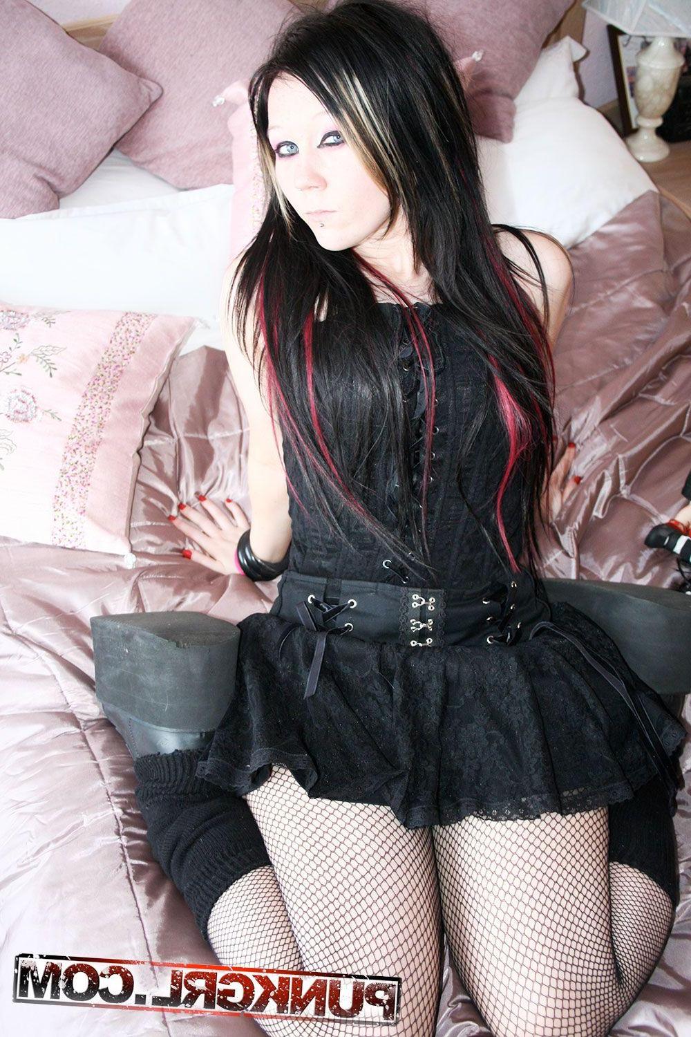 20P Pictures of teen punk Charlie being hot and kinky