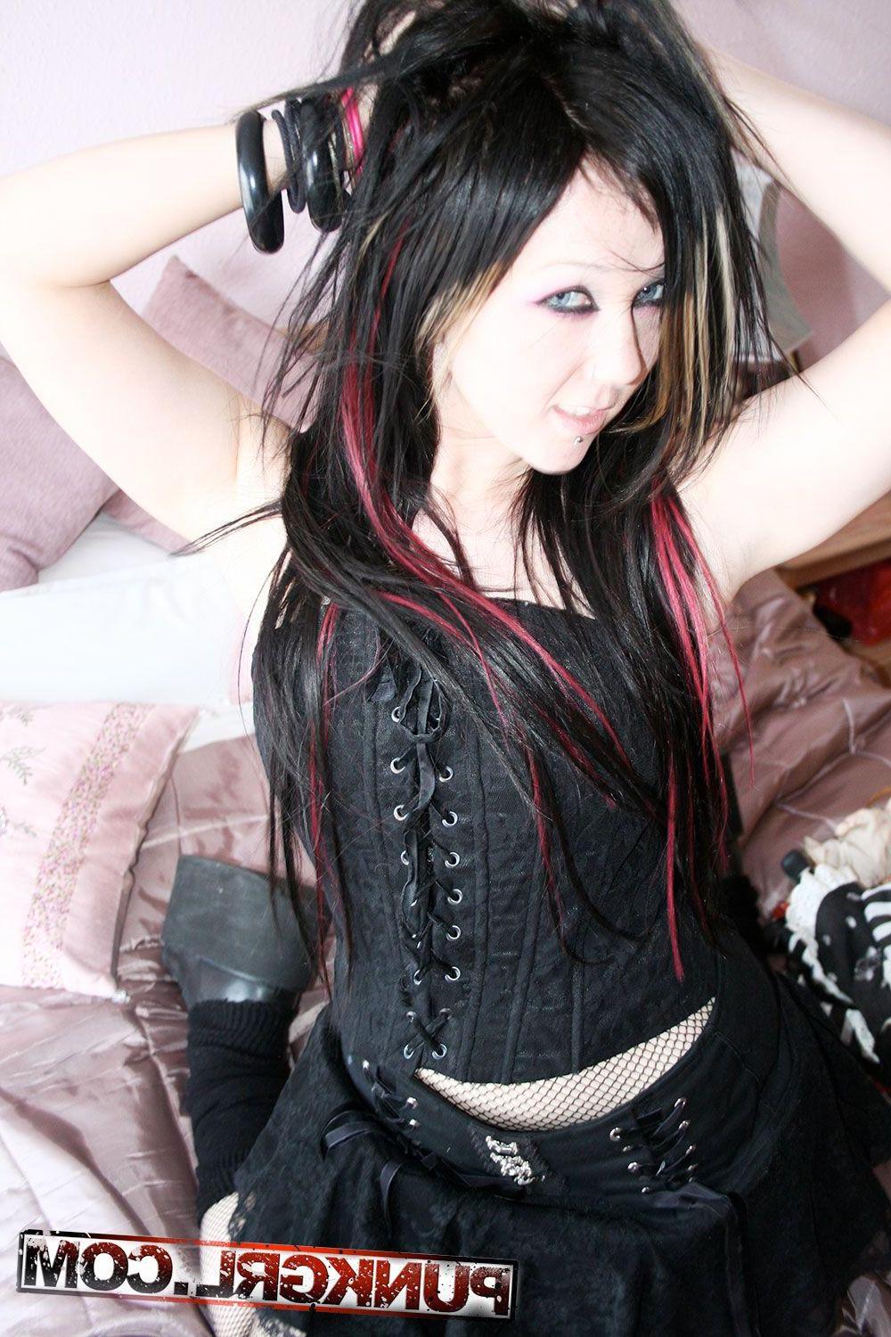 20P Pictures of teen punk Charlie being hot and kinky