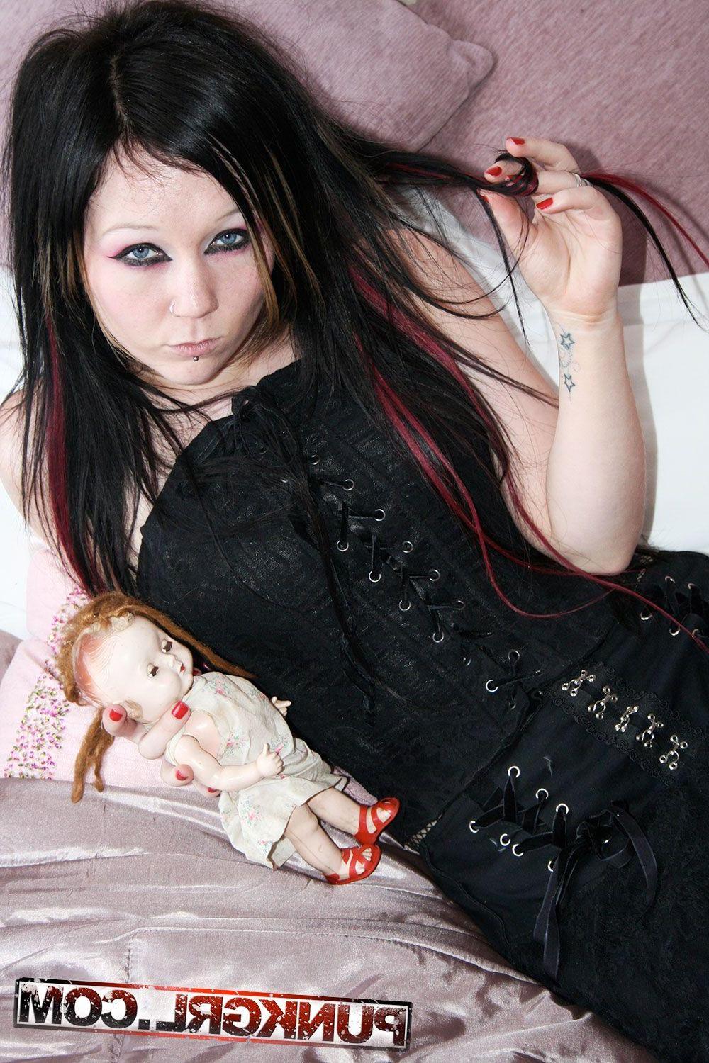 20P Pictures of teen punk Charlie being hot and kinky