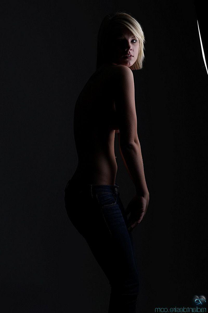 15P Pictures of a beautiful blonde girl showing her boobs