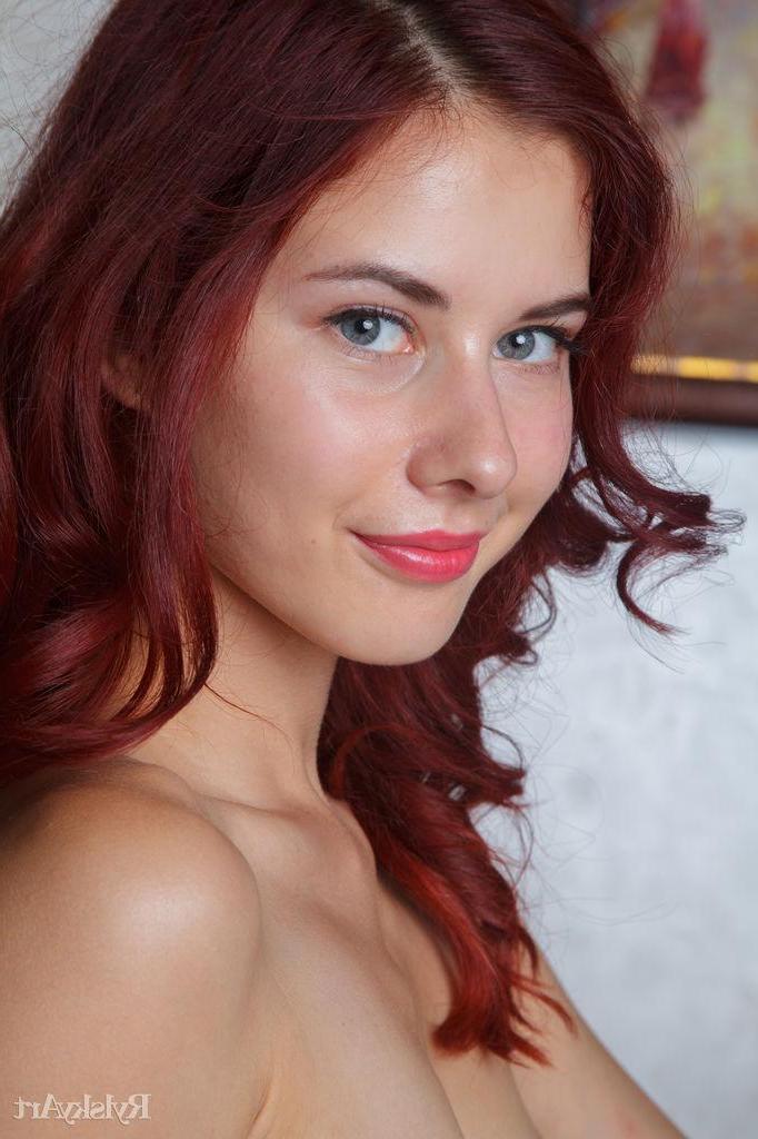 16P Stunning redhead Pearl Ami shows you her gorgeous nude body