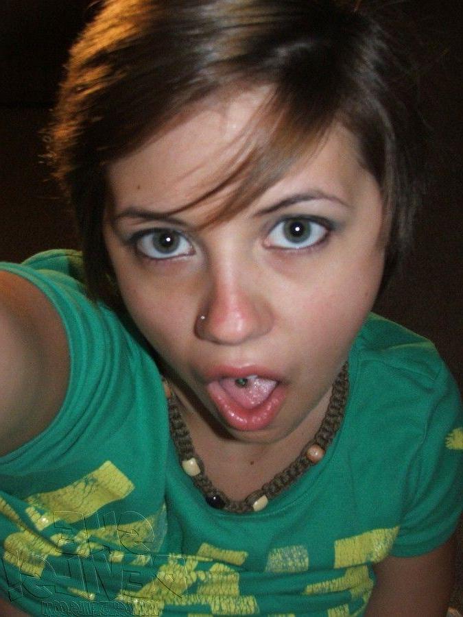 14P Pictures of a cute girlfriend showing her nice round boobs