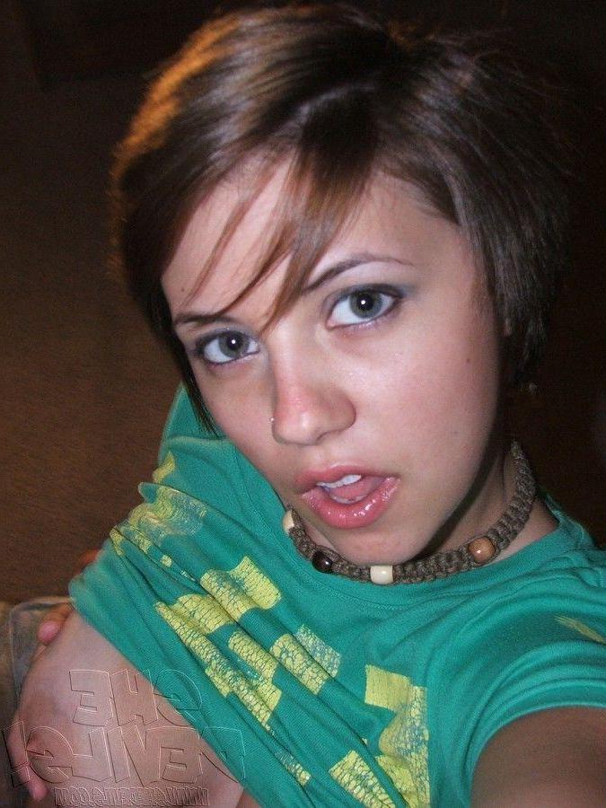 14P Pictures of a cute girlfriend showing her nice round boobs