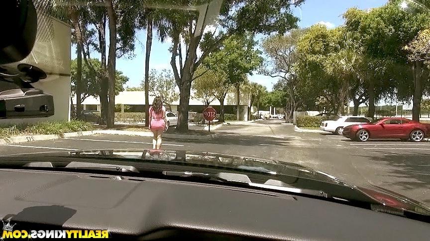 20P Amateur girl Amy Lopez puts out in exchange for a ride