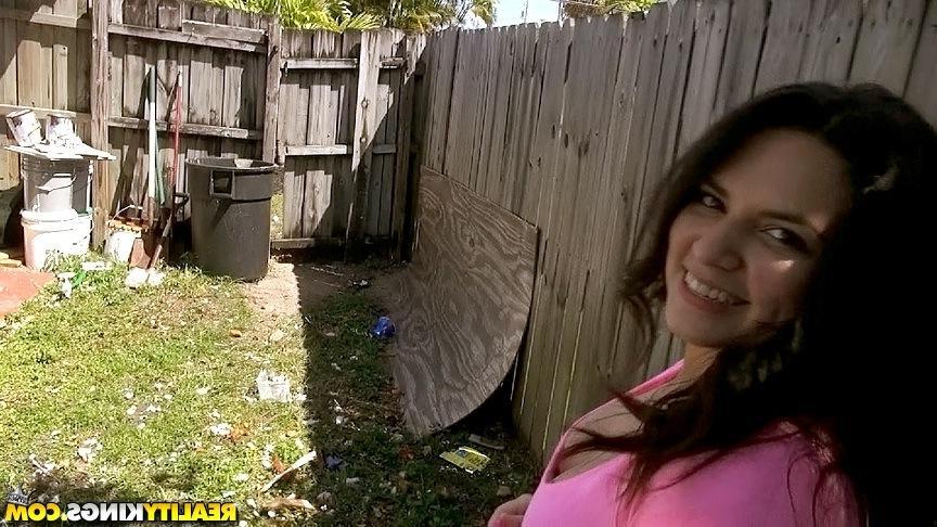 20P Amateur girl Amy Lopez puts out in exchange for a ride