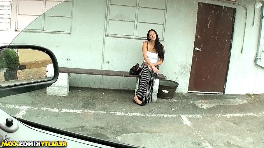 20P Amateur girl Brylee Remington gets taken to a motel for some hot sex
