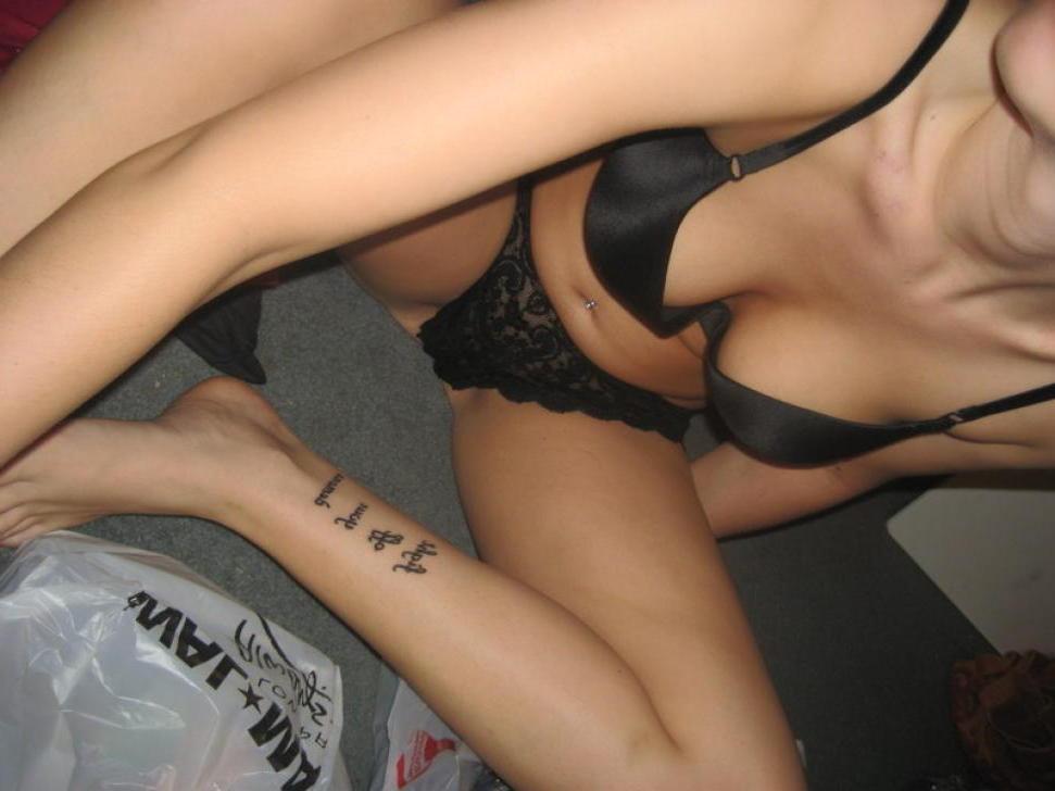 15P Pictures of stunning girlfriends taking pics of themselves