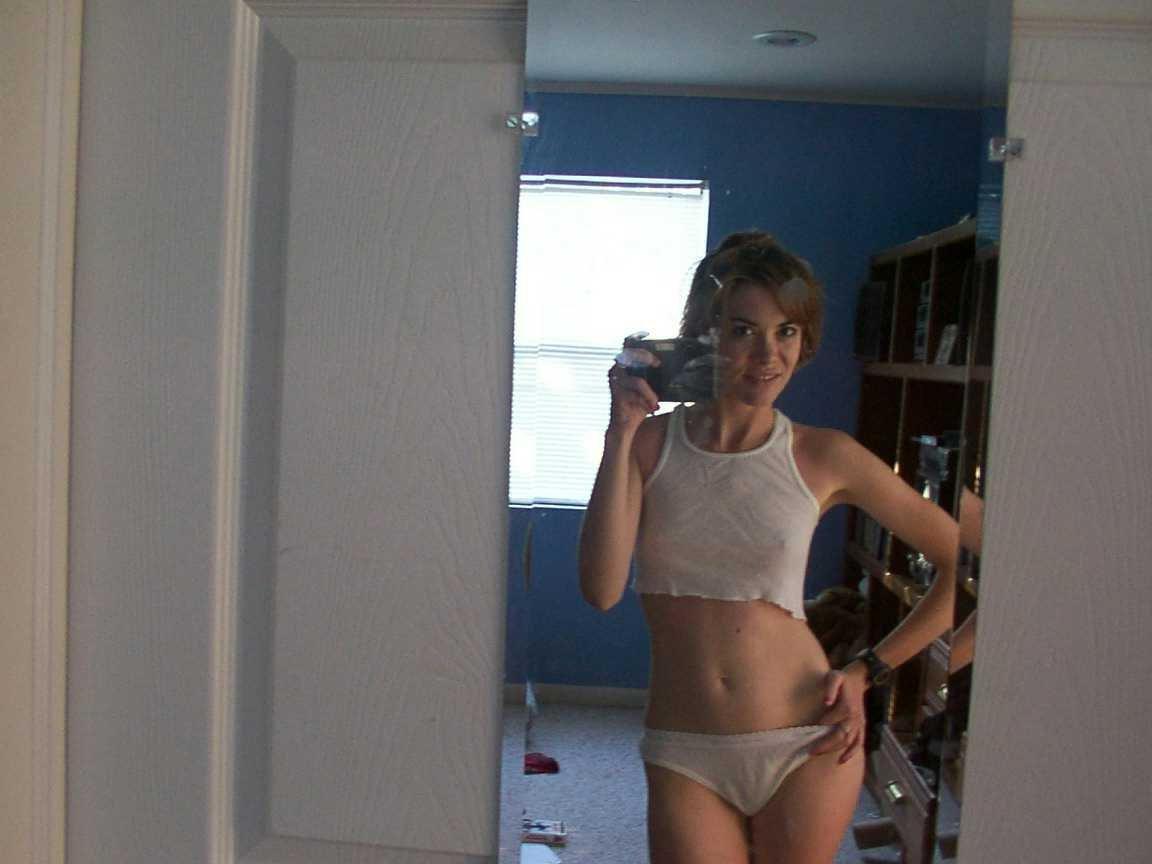 15P Pictures of stunning girlfriends taking pics of themselves