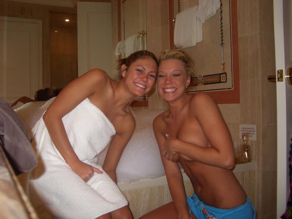 15P Pictures of hot random girlfriends showing off