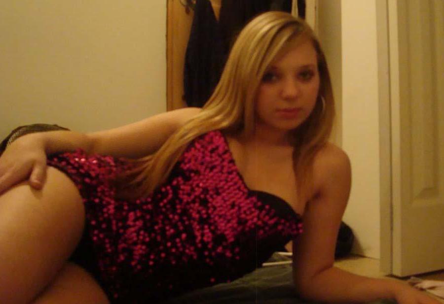 15P Picture gallery of a kinky chick's hot selfpics just for you