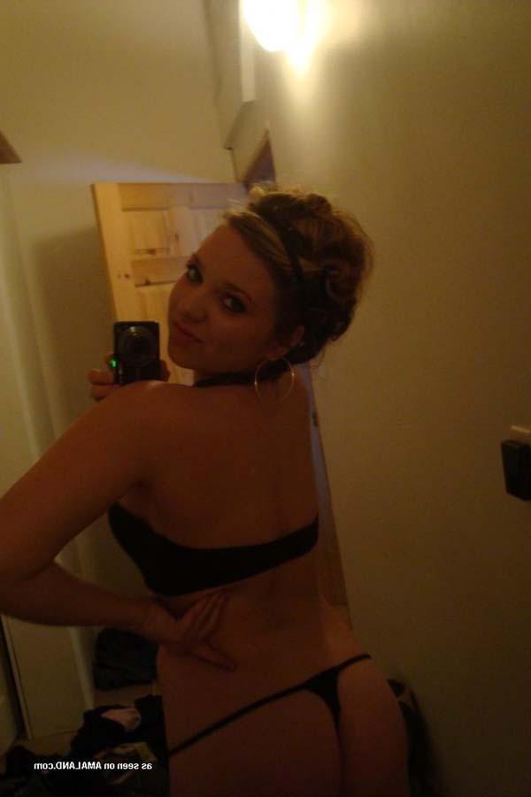 15P Picture gallery of a kinky chick's hot selfpics just for you