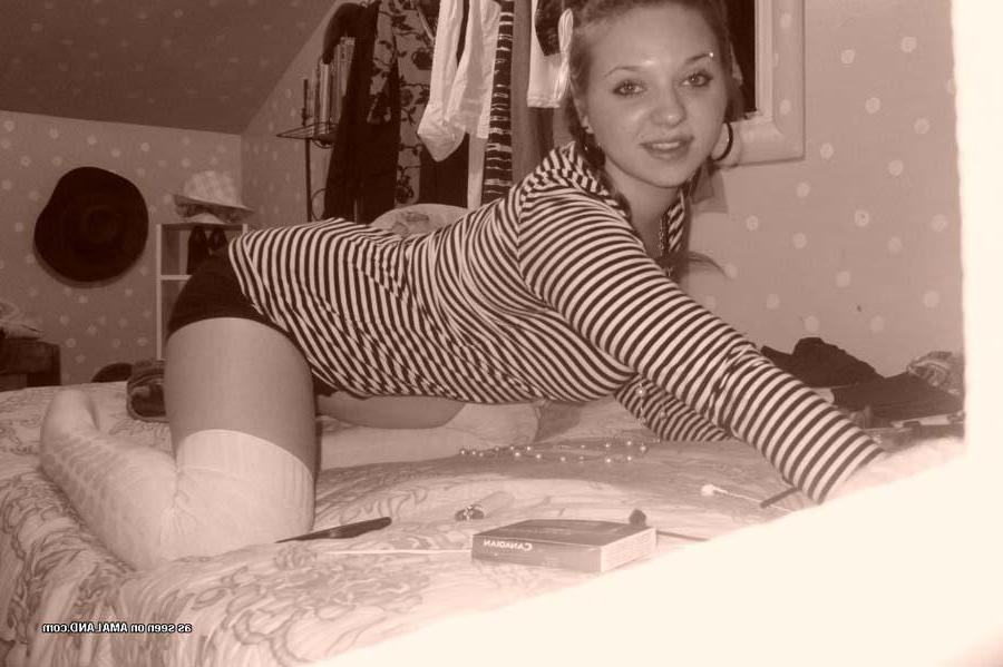 15P Picture gallery of a kinky chick's hot selfpics just for you