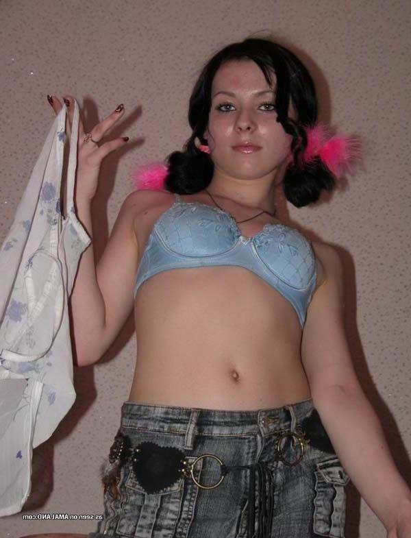 15P Pictures of a cute ex-girlfriend naked just for you