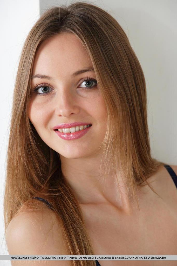 18P Beautiful teen girl Milagres A gets naked and invites you to play