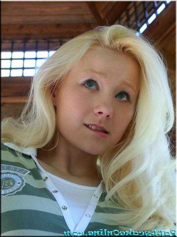 16P Pictures of Pattycake teasing in a skirt and cute green shirt