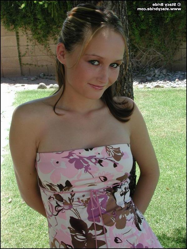20P Pictures of Stacy Bride getting naked outside