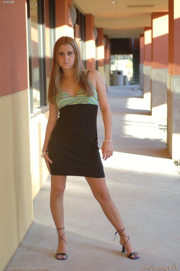 20P Pictures of Melanie playing with her pussy in public