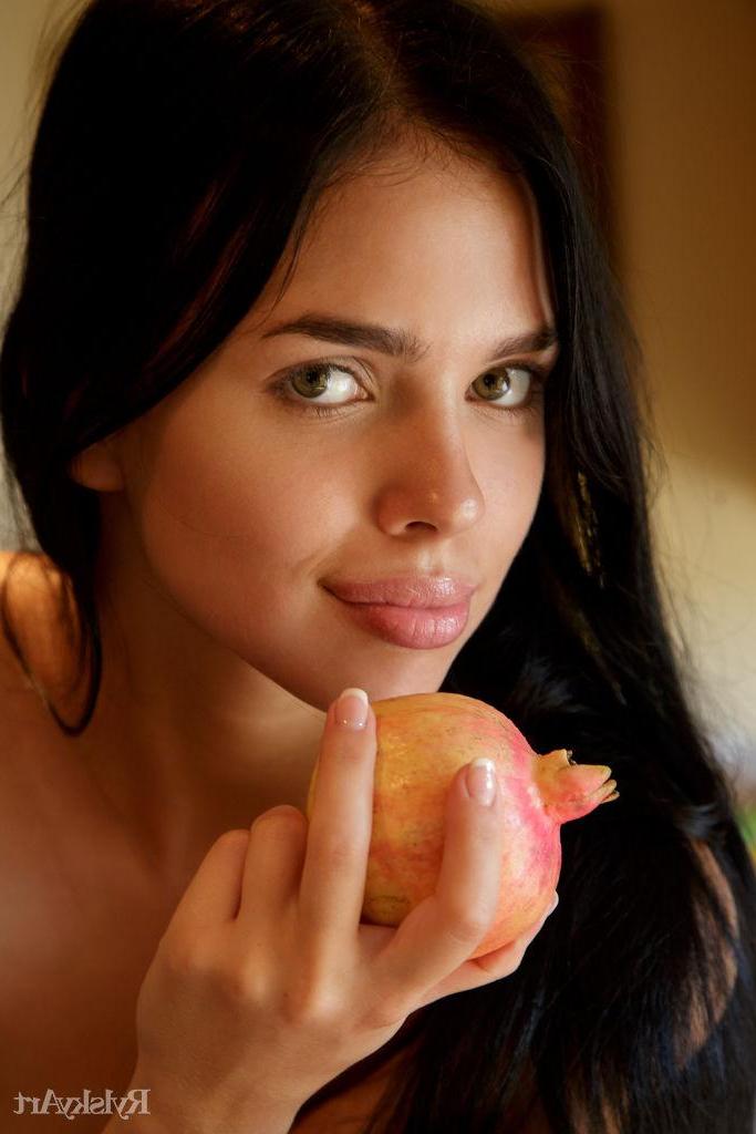 16P Beautiful girl Venice Lei shows you her amazing body in "Dico Si"