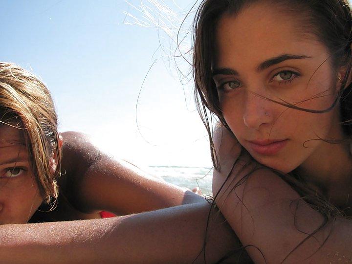 25P Tourist girls