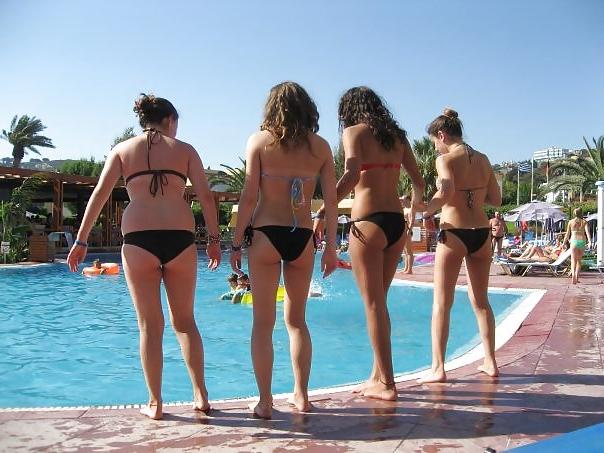 25P Tourist girls