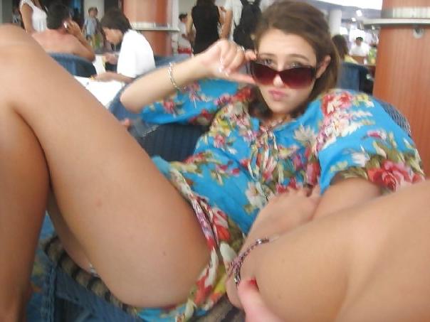 25P Tourist girls