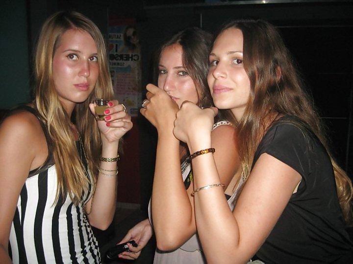25P Tourist girls