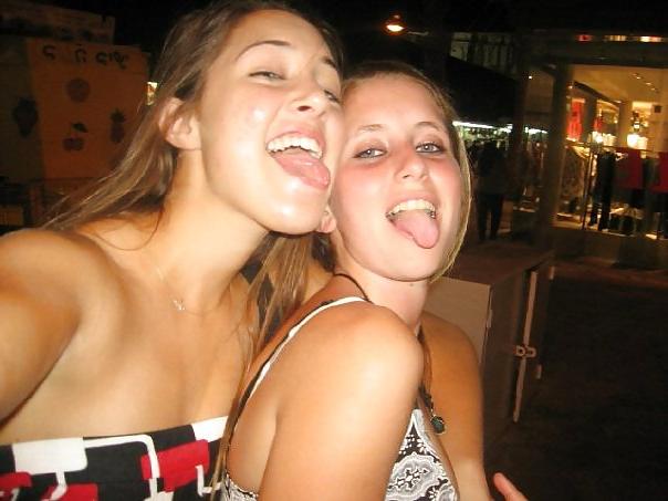 25P Tourist girls