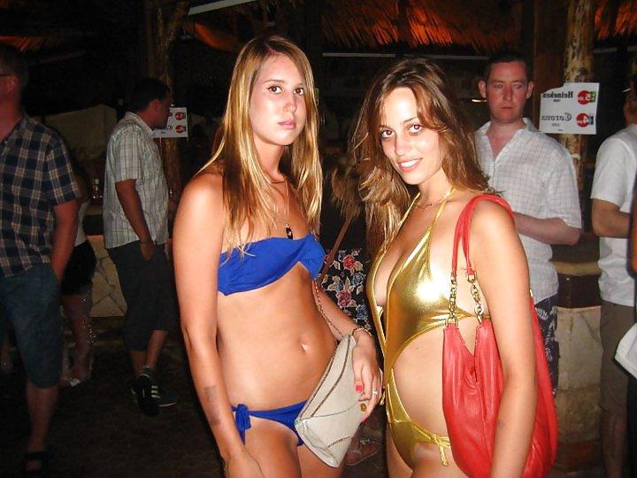 25P Tourist girls