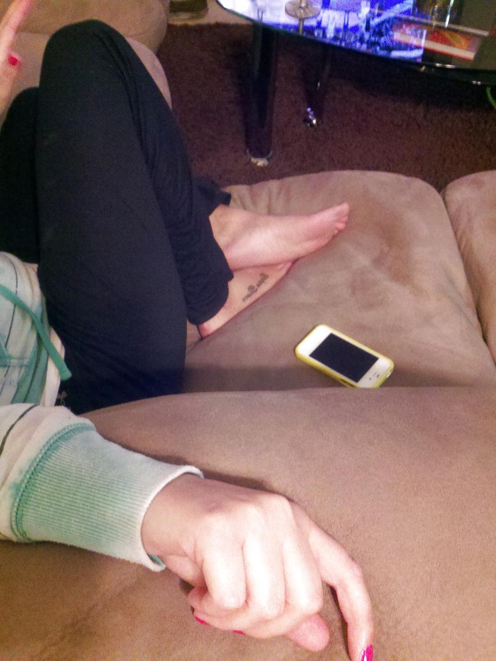 25P Amateur Feet