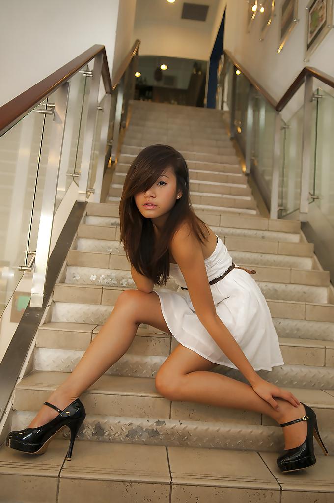 15P Amateur legs and feet (nonnude)