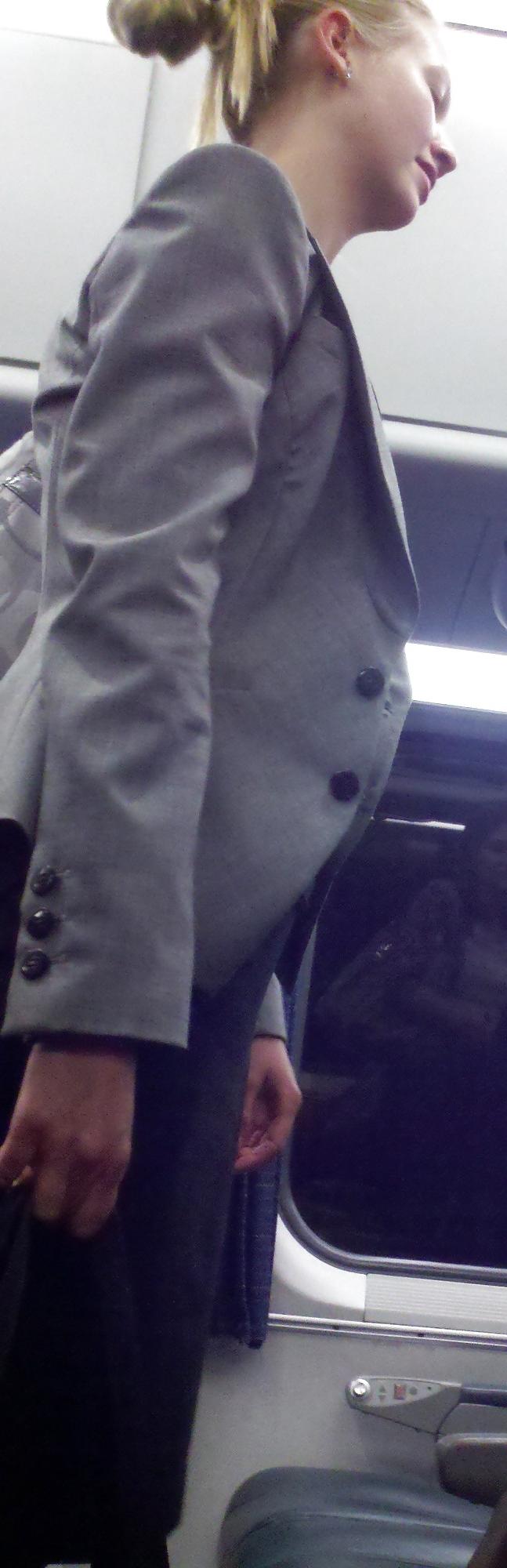 9P Philly Girls in the Train