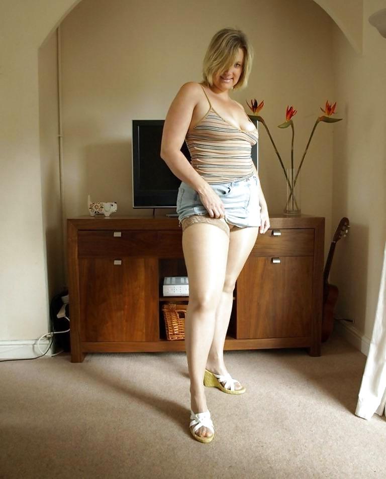 25P British Slut Mom