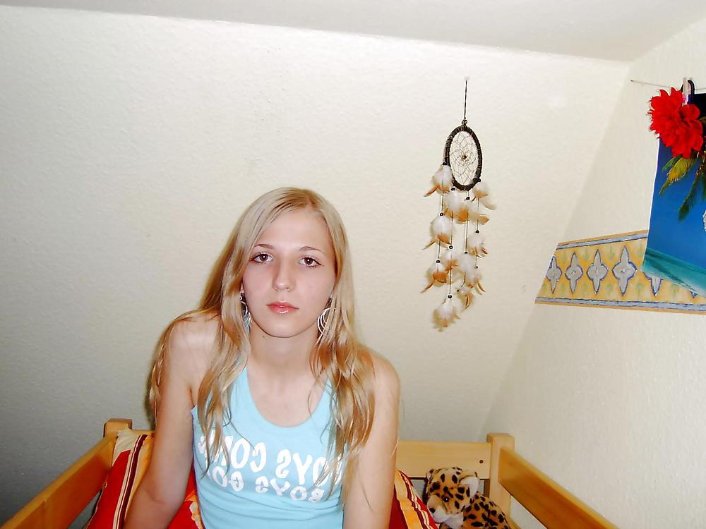 16P CUTE BLONDE GERMAN TEENY I