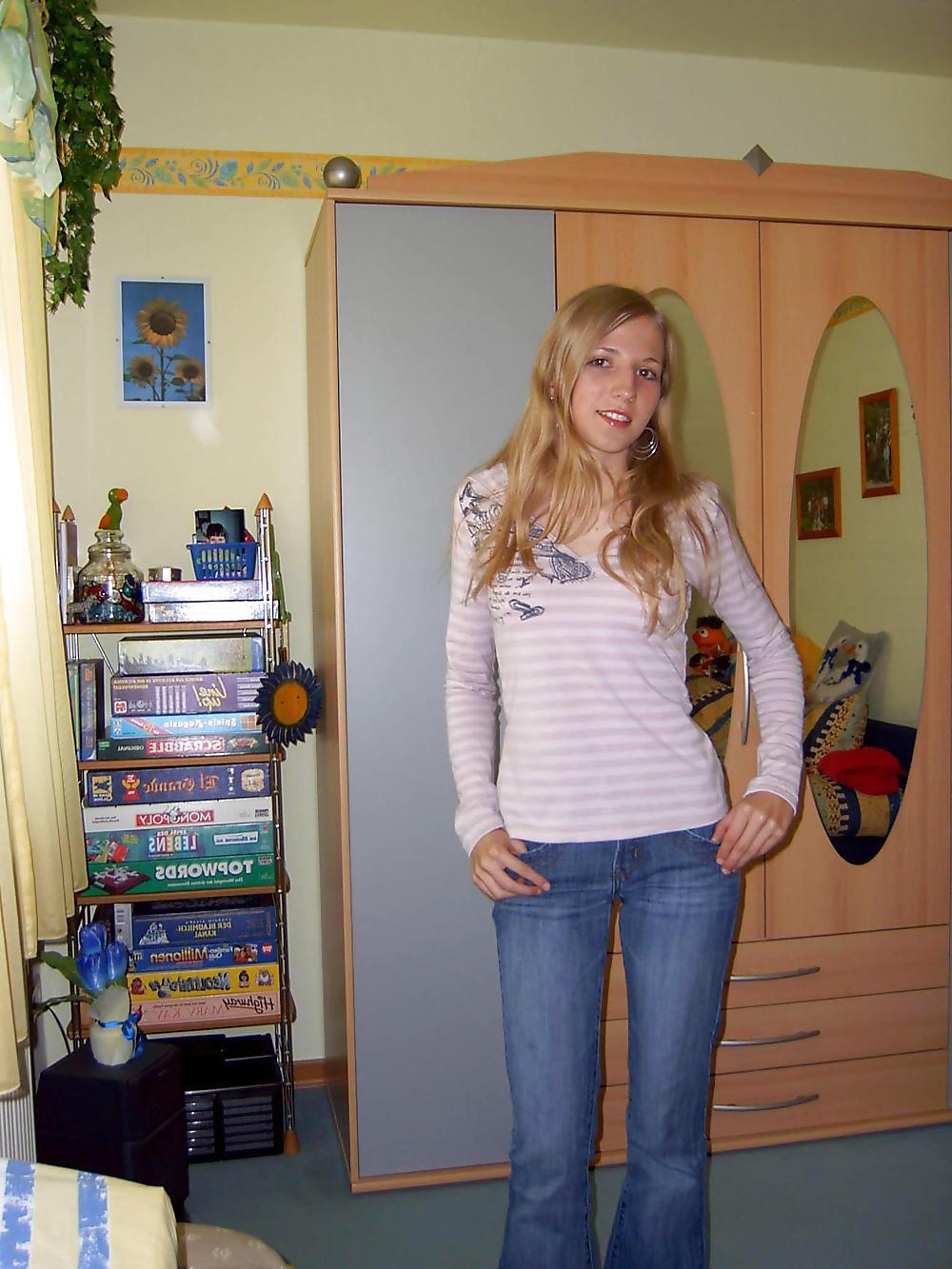 16P CUTE BLONDE GERMAN TEENY I