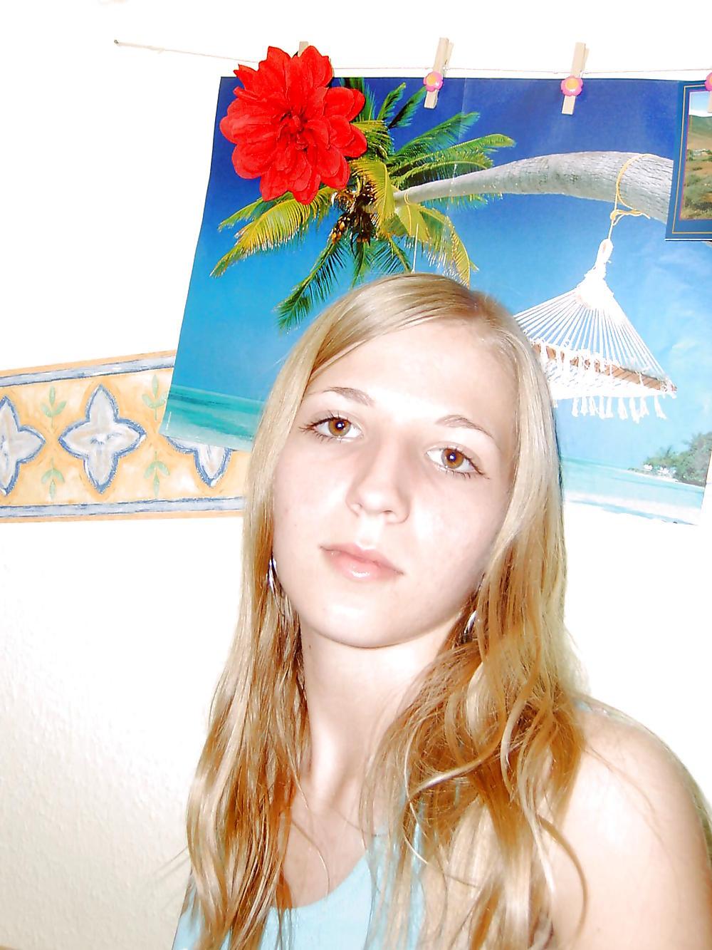 16P CUTE BLONDE GERMAN TEENY I