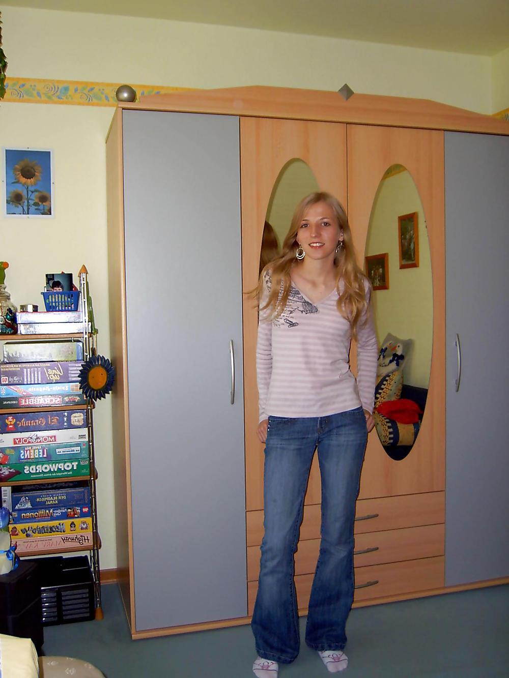16P CUTE BLONDE GERMAN TEENY I