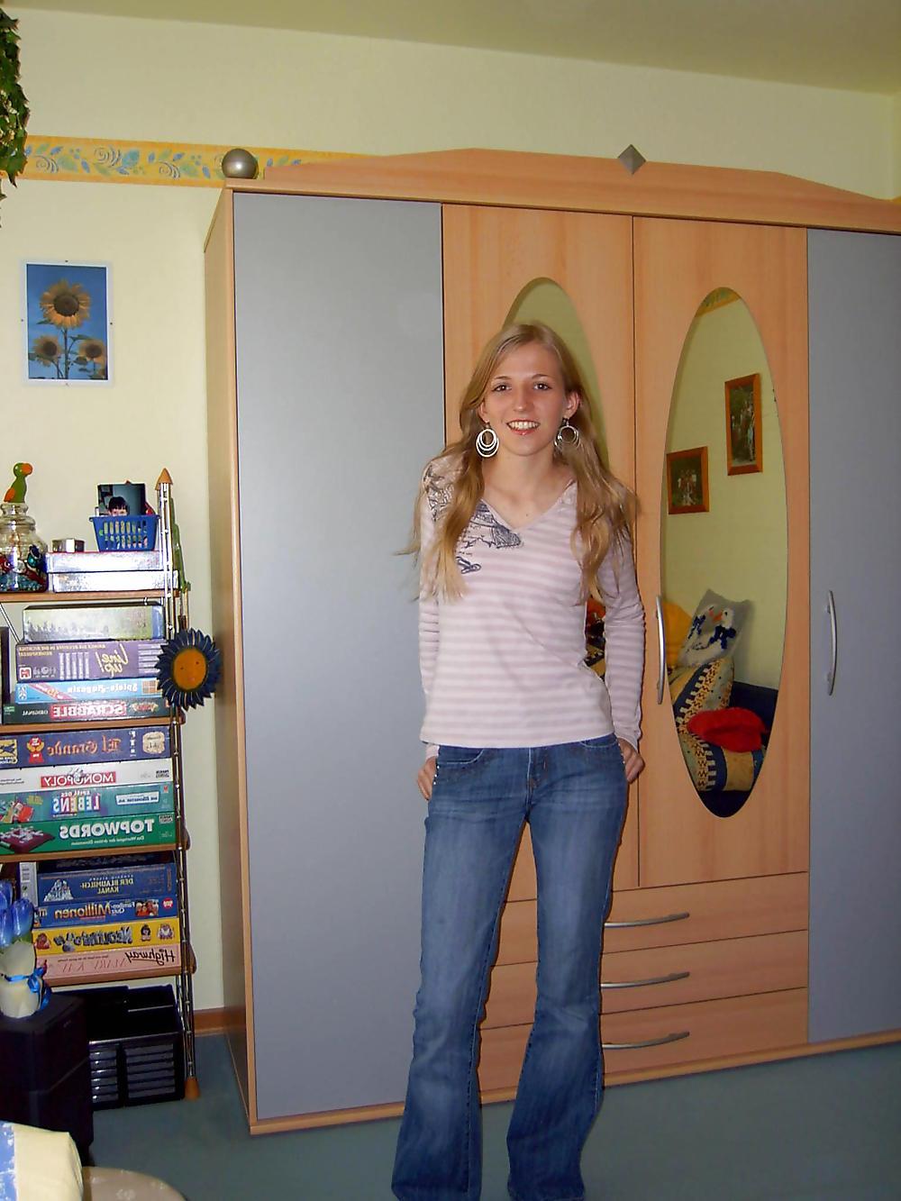 16P CUTE BLONDE GERMAN TEENY I
